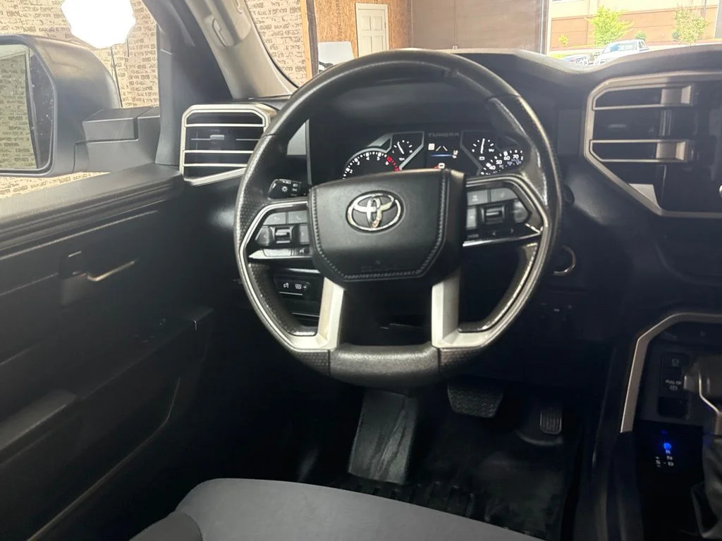 Used 2022 White Toyota SR5 image 17