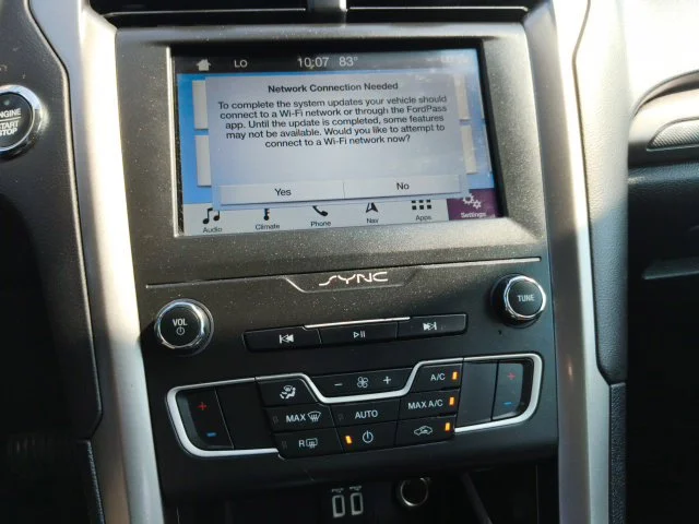 Used 2019 Blue Ford SE image 20