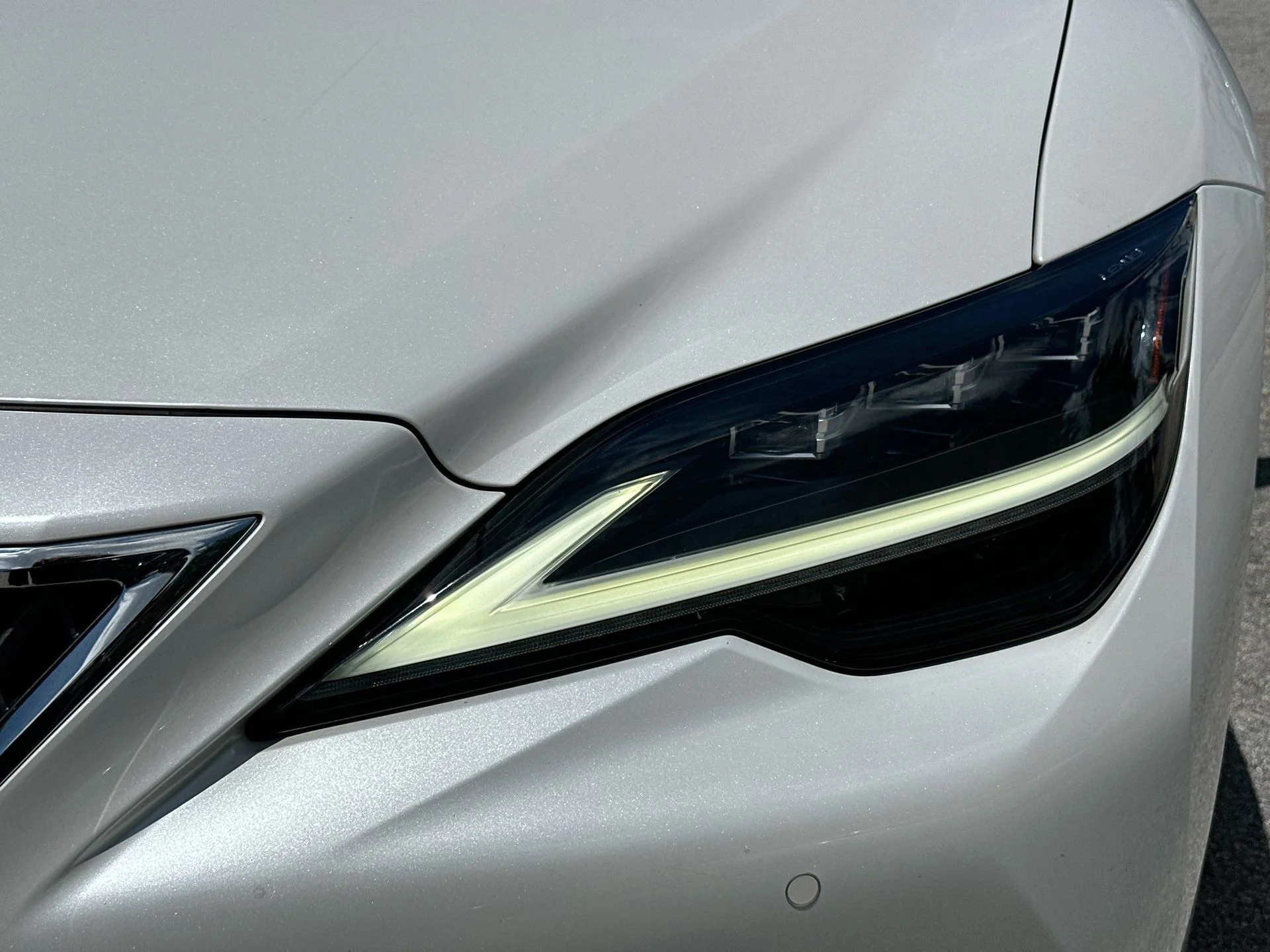 Used 2023 White Lexus 500 Base image 29