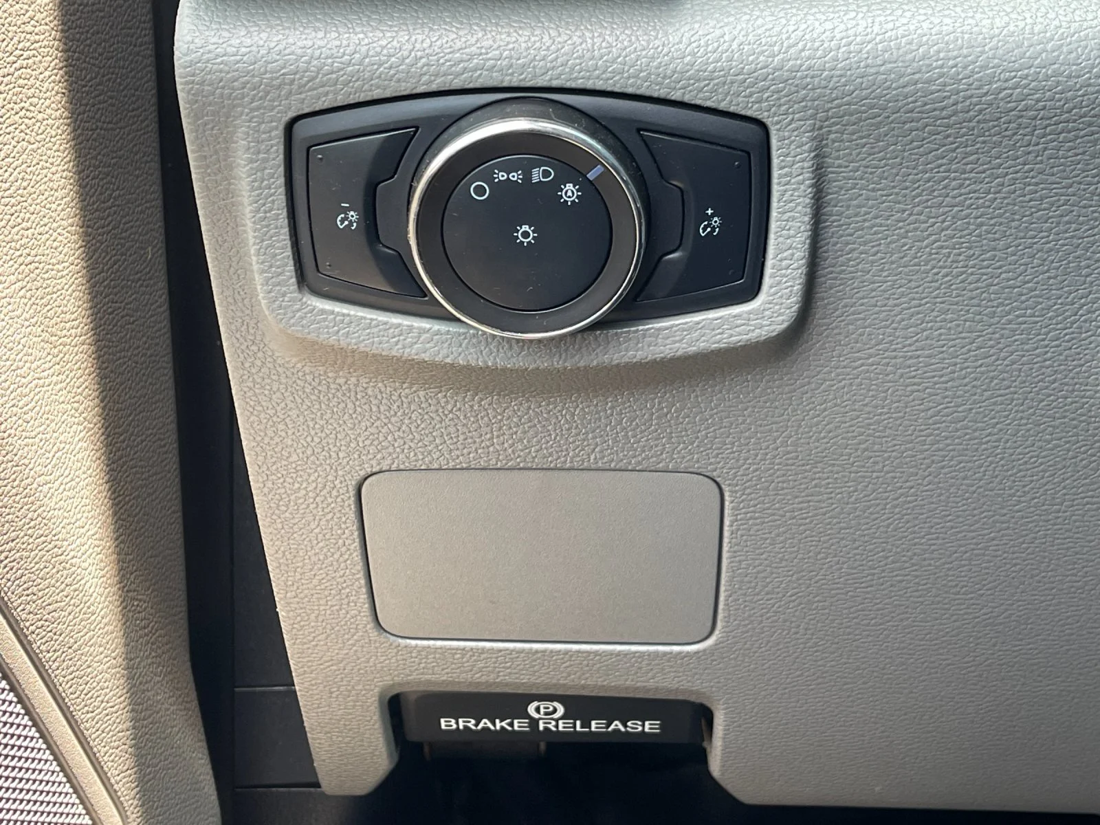 Used 2020 White Ford XL image 28
