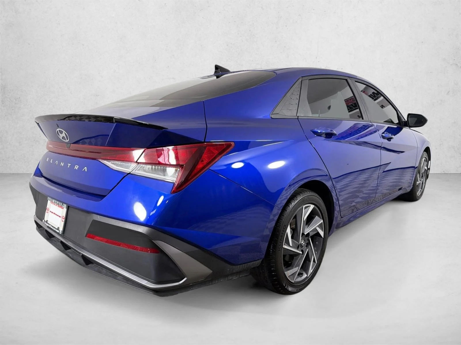 Used 2025 Gray Hyundai SEL Sport image 3