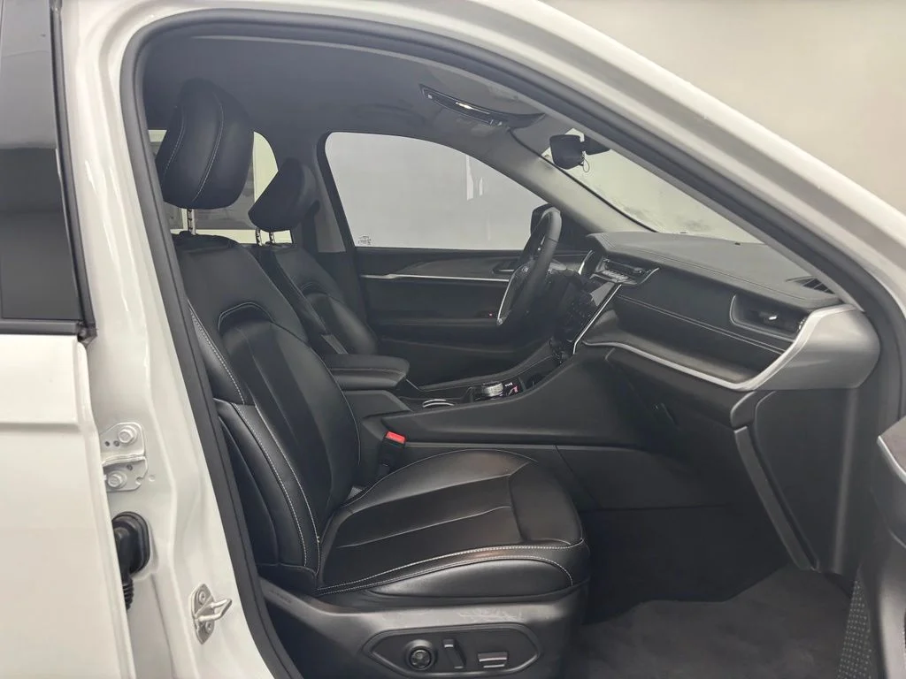 Used 2024 White Jeep Limited image 31