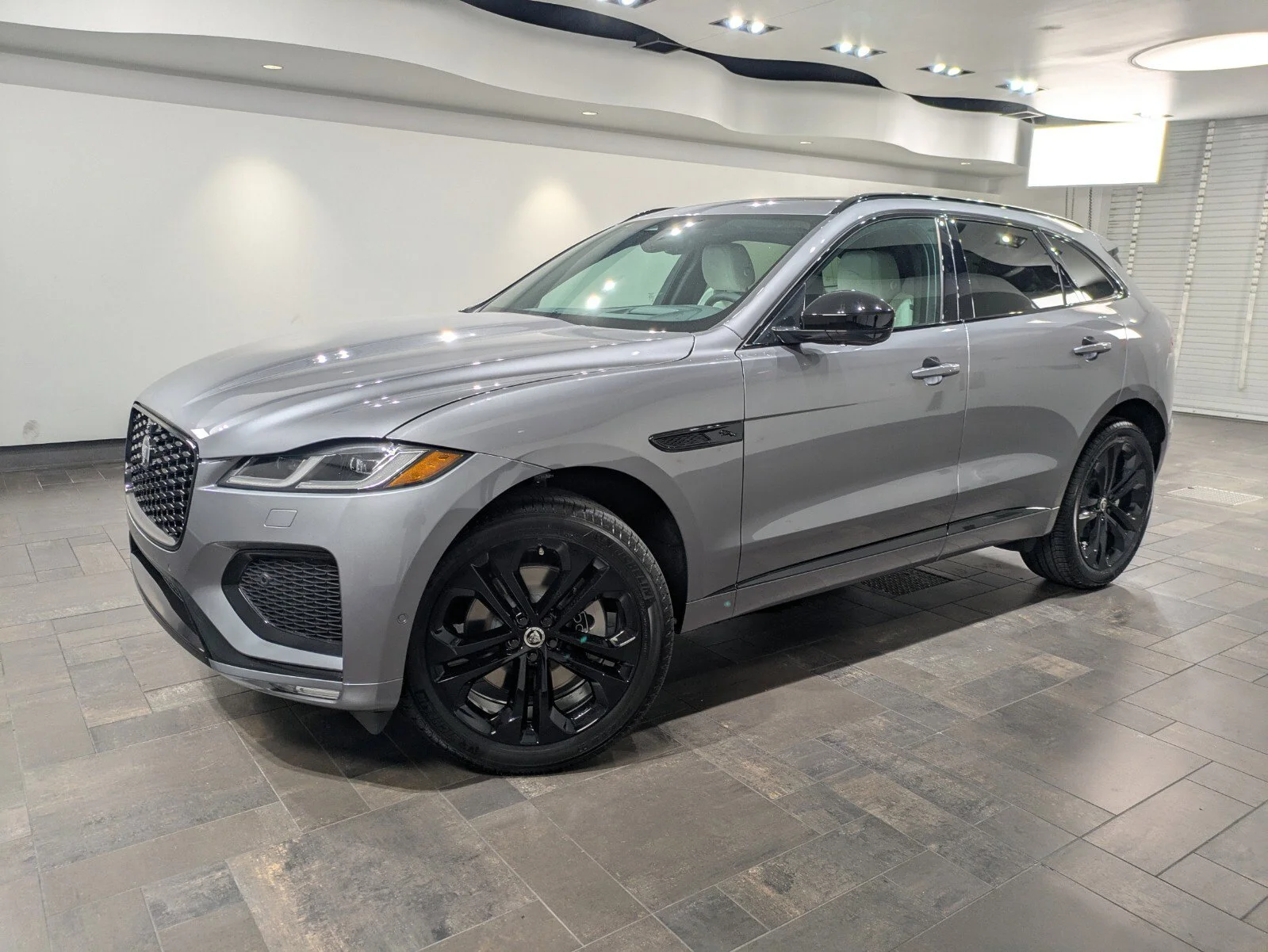 2026 Jaguar F-PACE P250 R-Dynamic S's photo