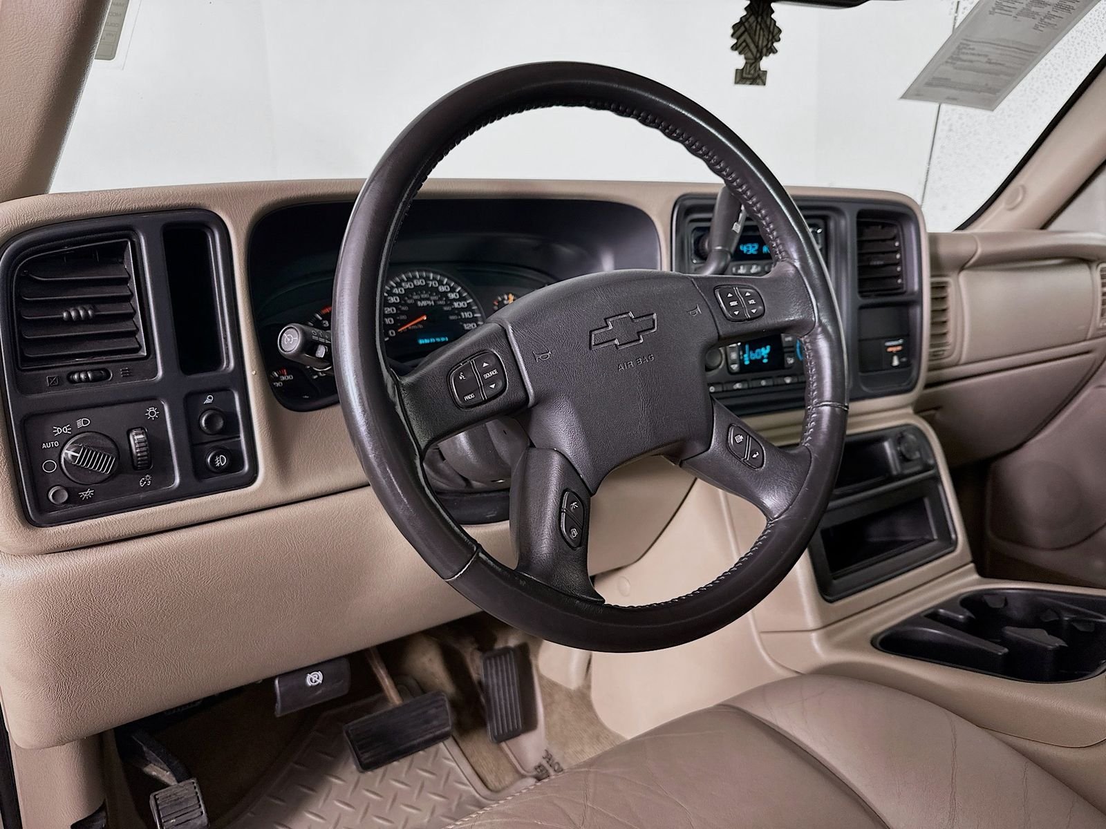 Used 2004 Sandstone Metallic Chevrolet Base image 10