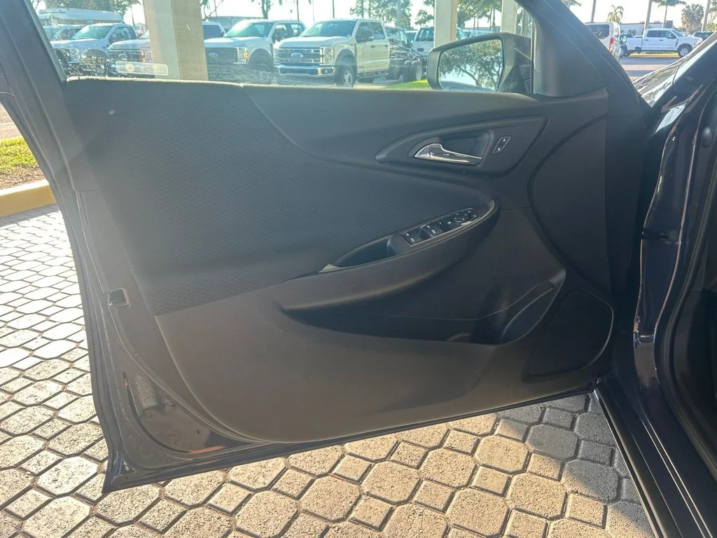 Used 2025 Black Chevrolet LT image 33