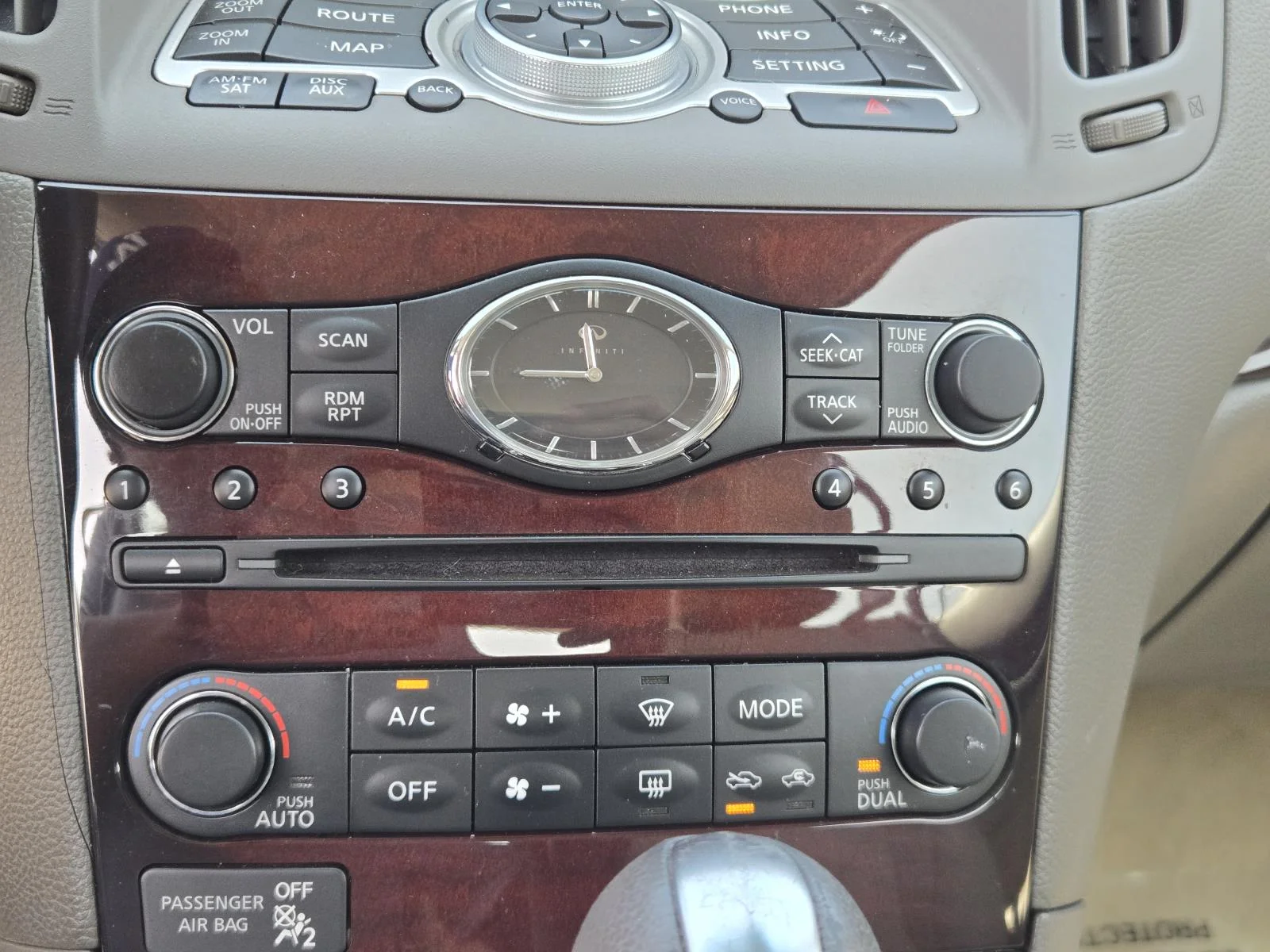 Used 2011 Moonlight White INFINITI 2dr Base image 11
