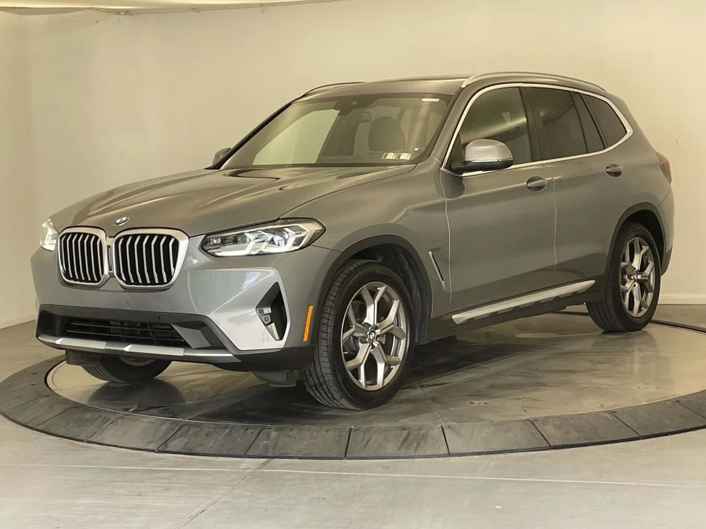 Used 2023 Gray BMW xDrive30i image 1