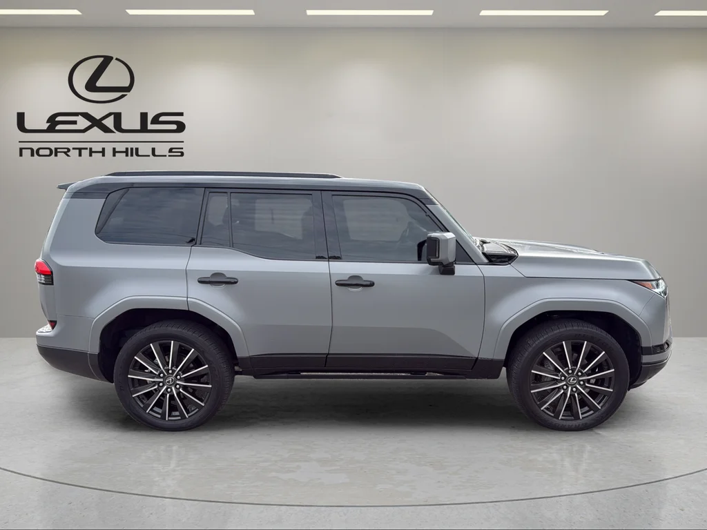 Certified Used 2024  Lexus 550 Luxury+ image 4