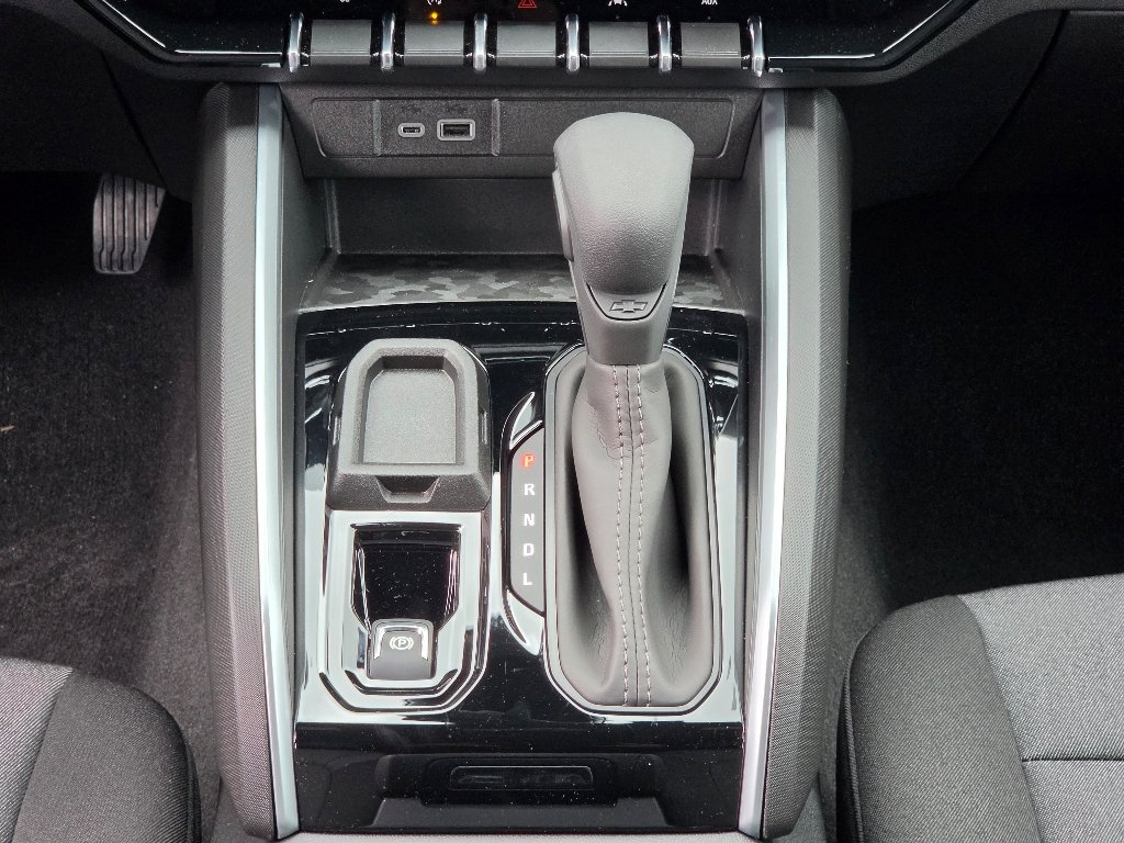 New 2026 Summit White Chevrolet Work Truck image 13