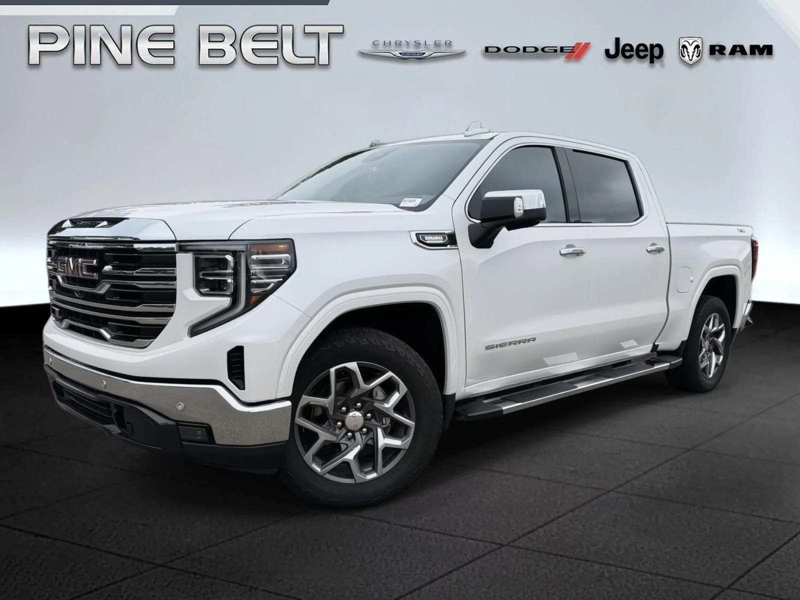 2022 GMC Sierra 4WD Crew Cab Short Box SLT's photo