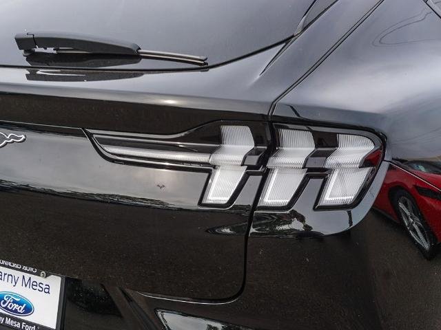 New 2026 Shadow Black Ford Select image 32