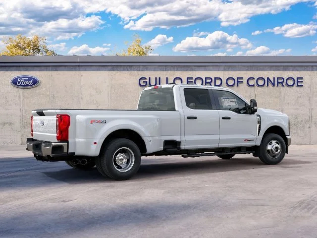 New 2027 Oxford White Ford XLT image 7