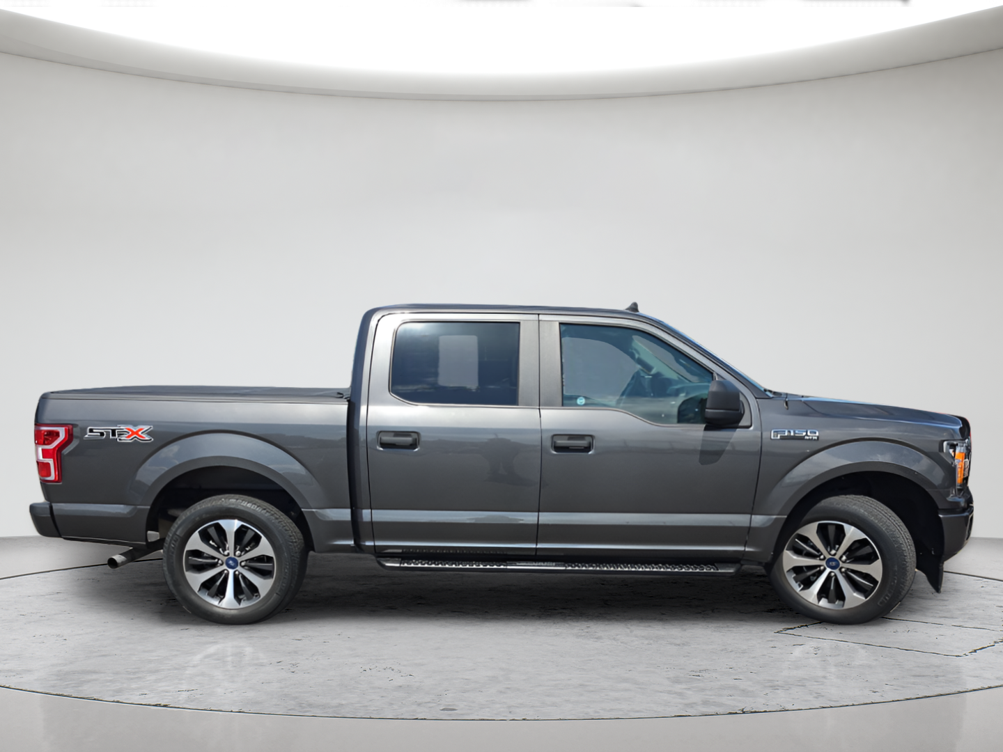 Used 2020 Magnetic Ford XL image 3
