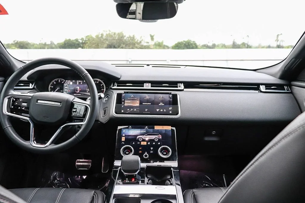 Used 2023  Land Rover R-Dynamic S MHEV image 14