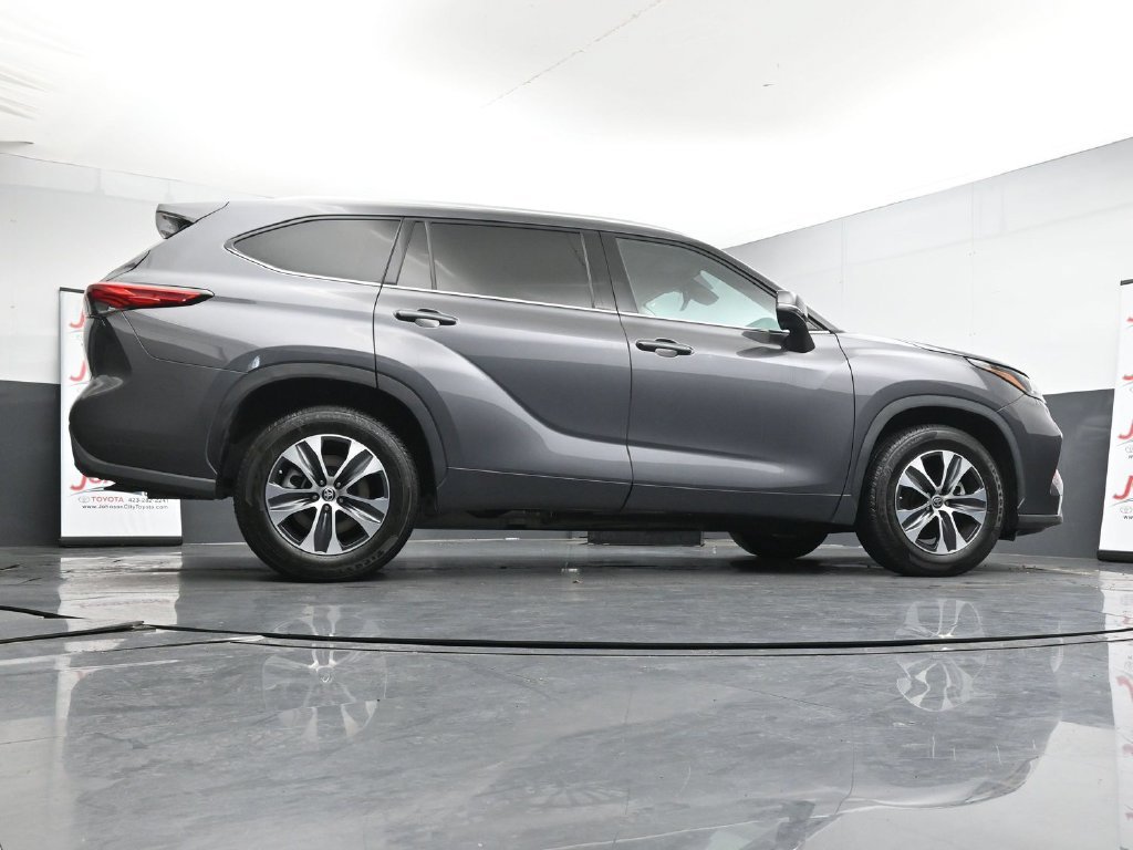 Used 2022 Gray Toyota XLE image 38