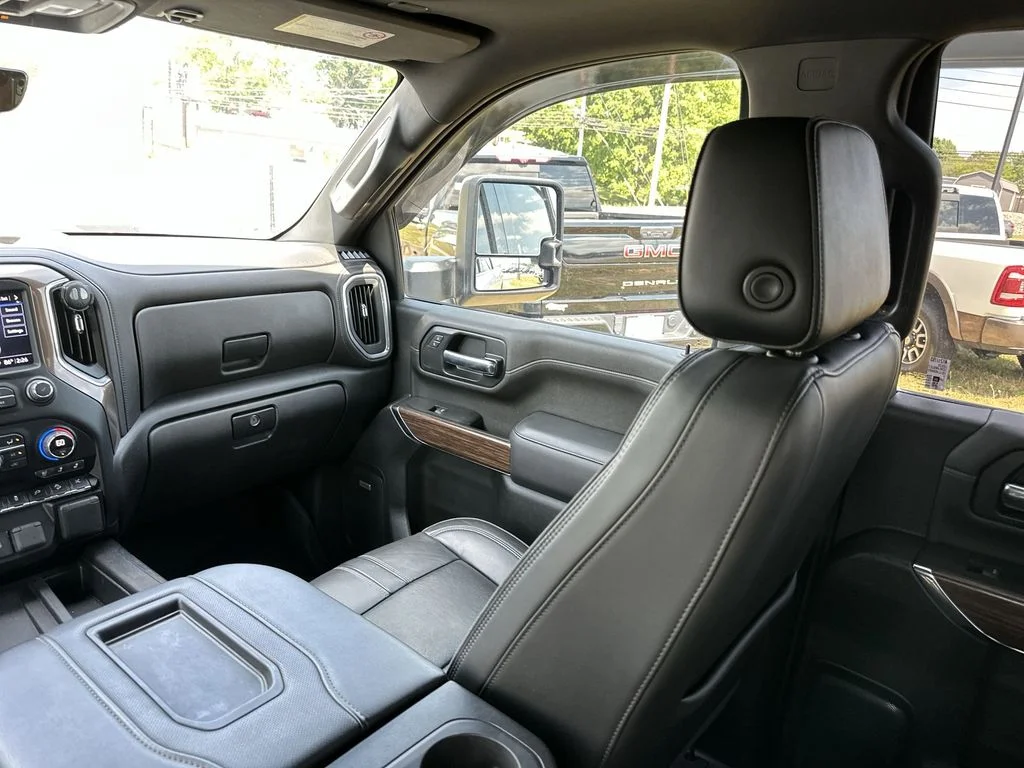 Used 2022 White Chevrolet High Country image 11