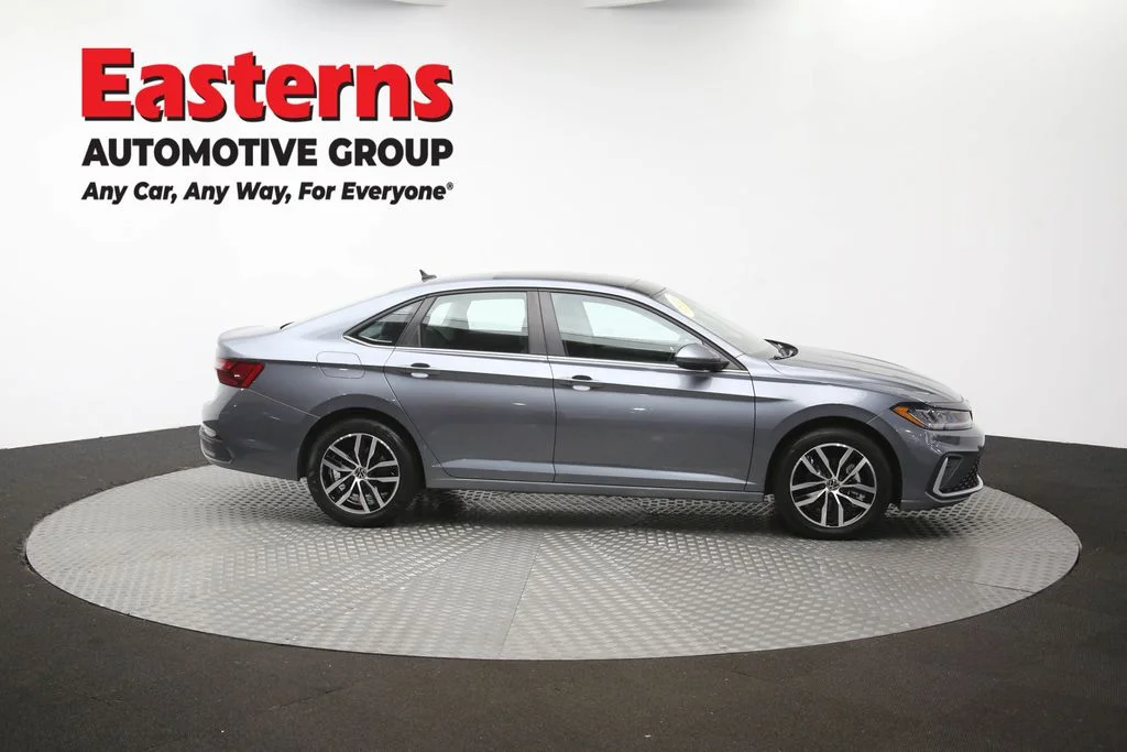 Used 2025 Gray Volkswagen 1.5T SE image 44