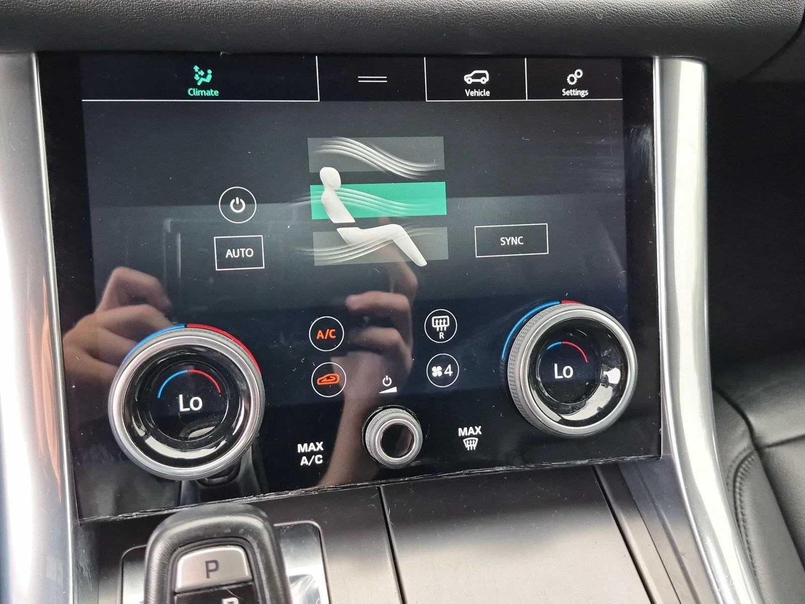 Used 2018 Fuji White Land Rover SE image 27