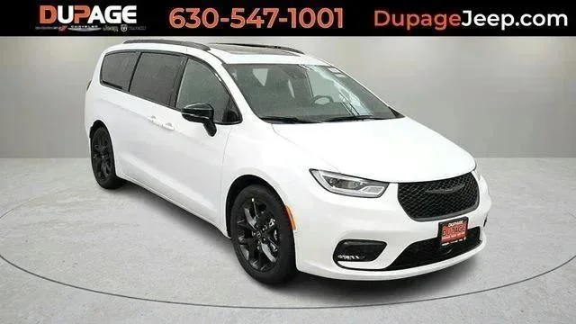 2026 Chrysler Pacifica Limited's photo
