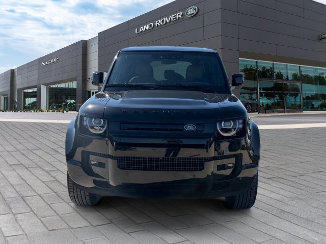 New 2026 Santorini Black Land Rover X-Dynamic SE image 8