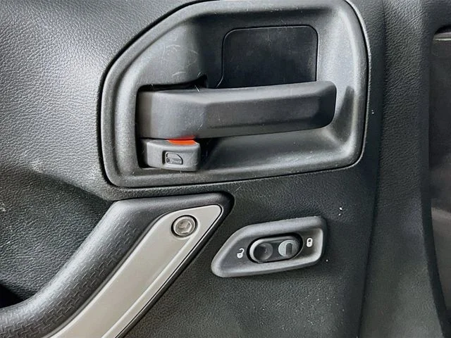 Used 2017 Gray Jeep Unlimited Sahara image 9