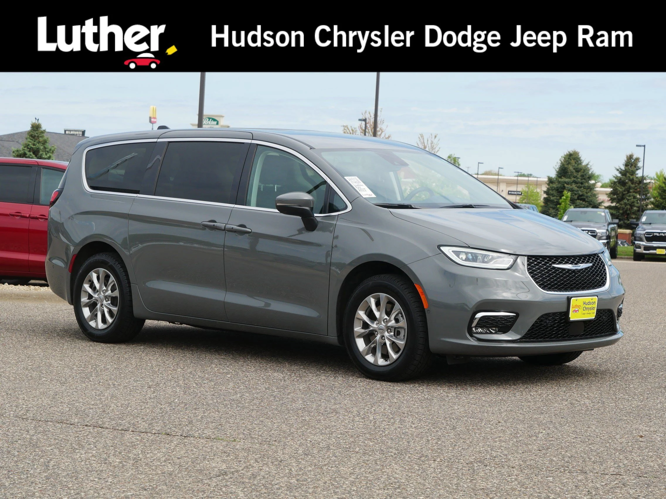 2023 Chrysler Pacifica Touring L AWD's photo