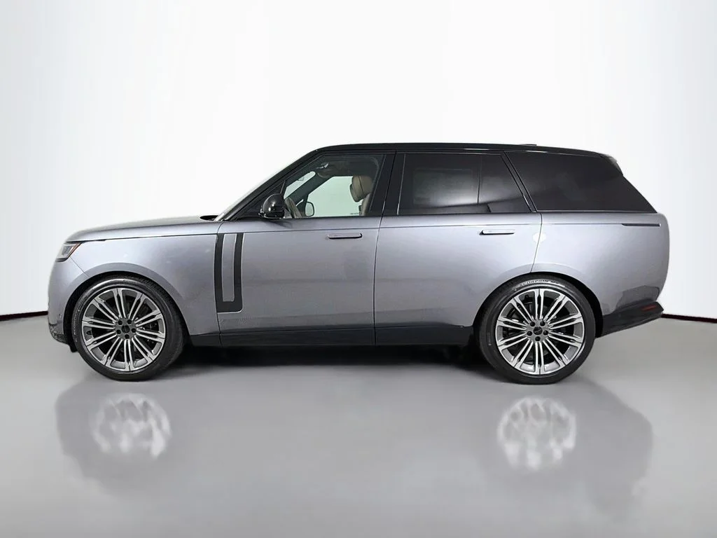New 2026 Eiger Grey Land Rover SE image 8
