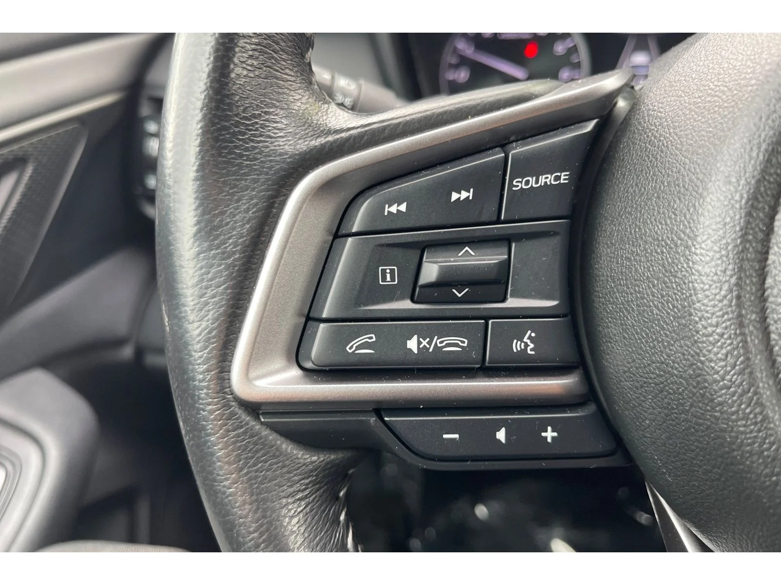 Used 2024 ICE SILVER METALL Subaru Premium image 33