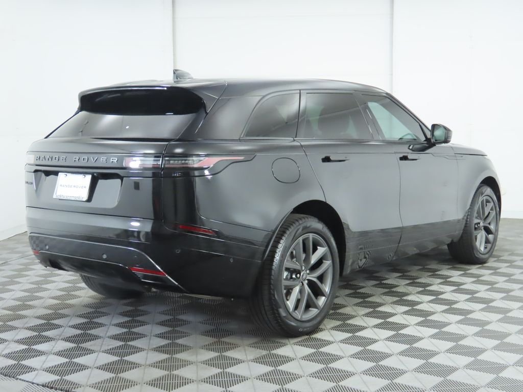 Used 2026 Santorini Black Metallic Land Rover Dynamic SE image 5