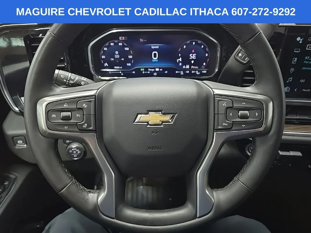 Used 2025 White Chevrolet LT image 18