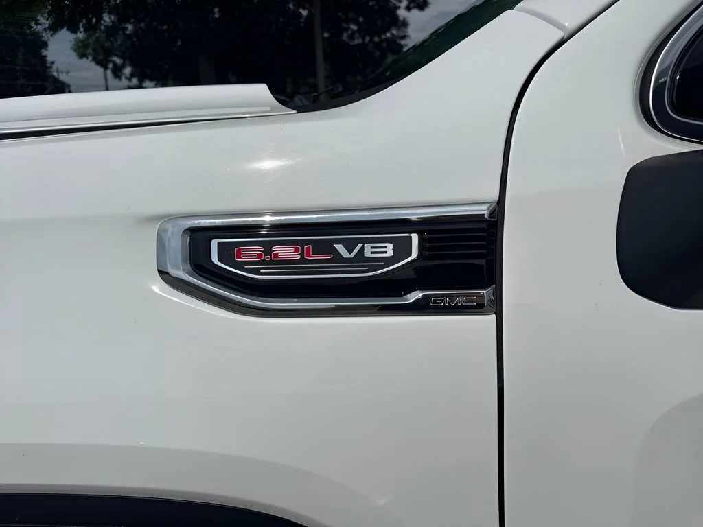 Used 2025 Summit White GMC SLT image 41