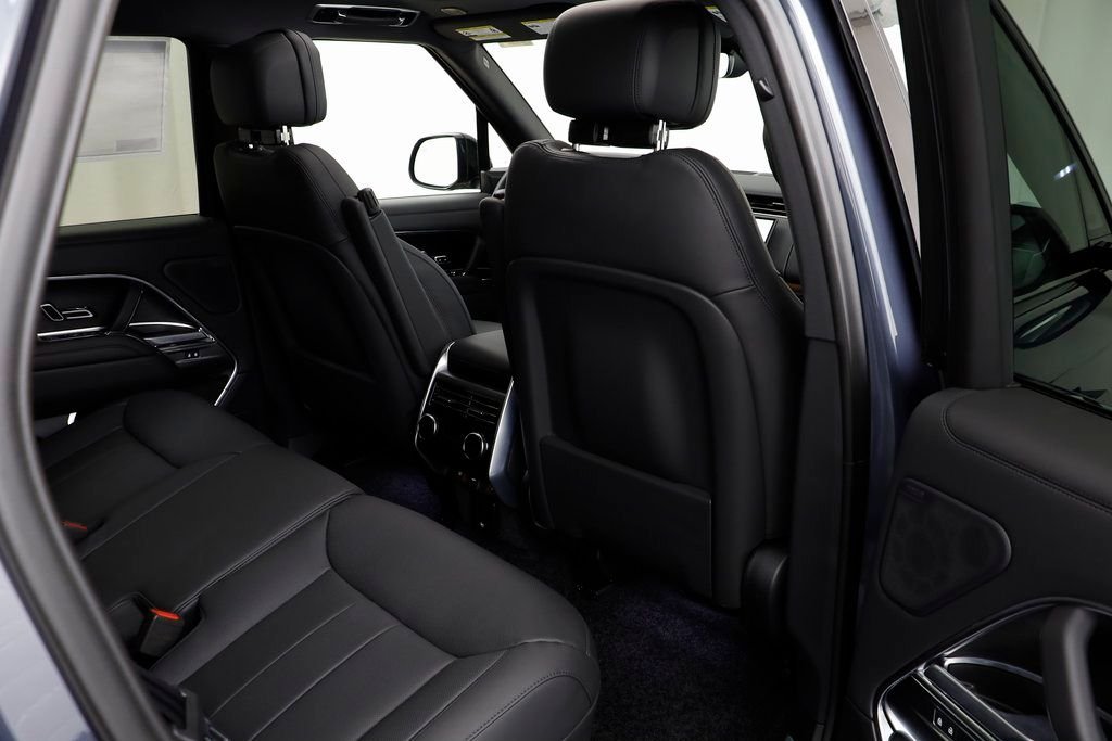 2025 Land Rover Range Rover SE - Photo 18