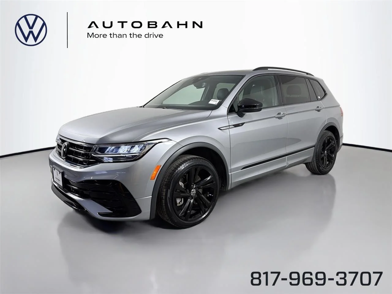 2023 Volkswagen Tiguan 2.0T SE R-Line Black's photo