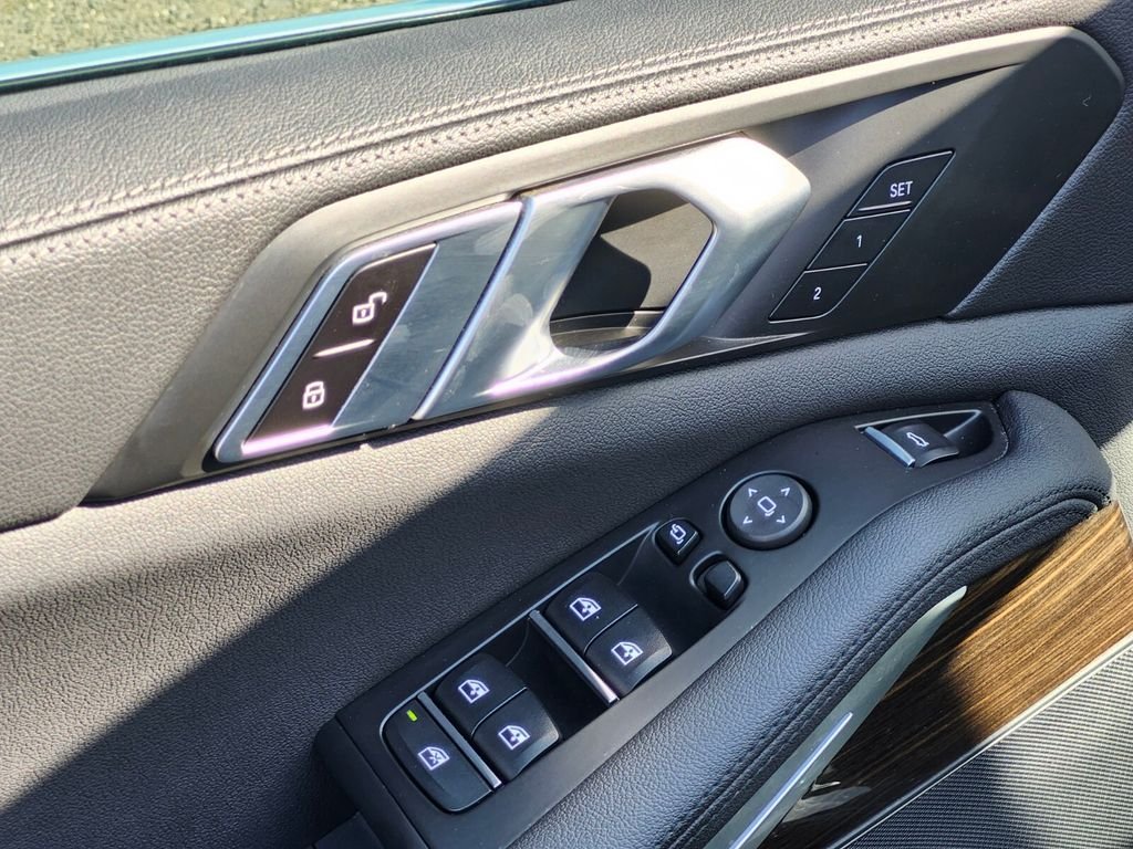 Used 2019 Gray BMW xDrive40i image 18