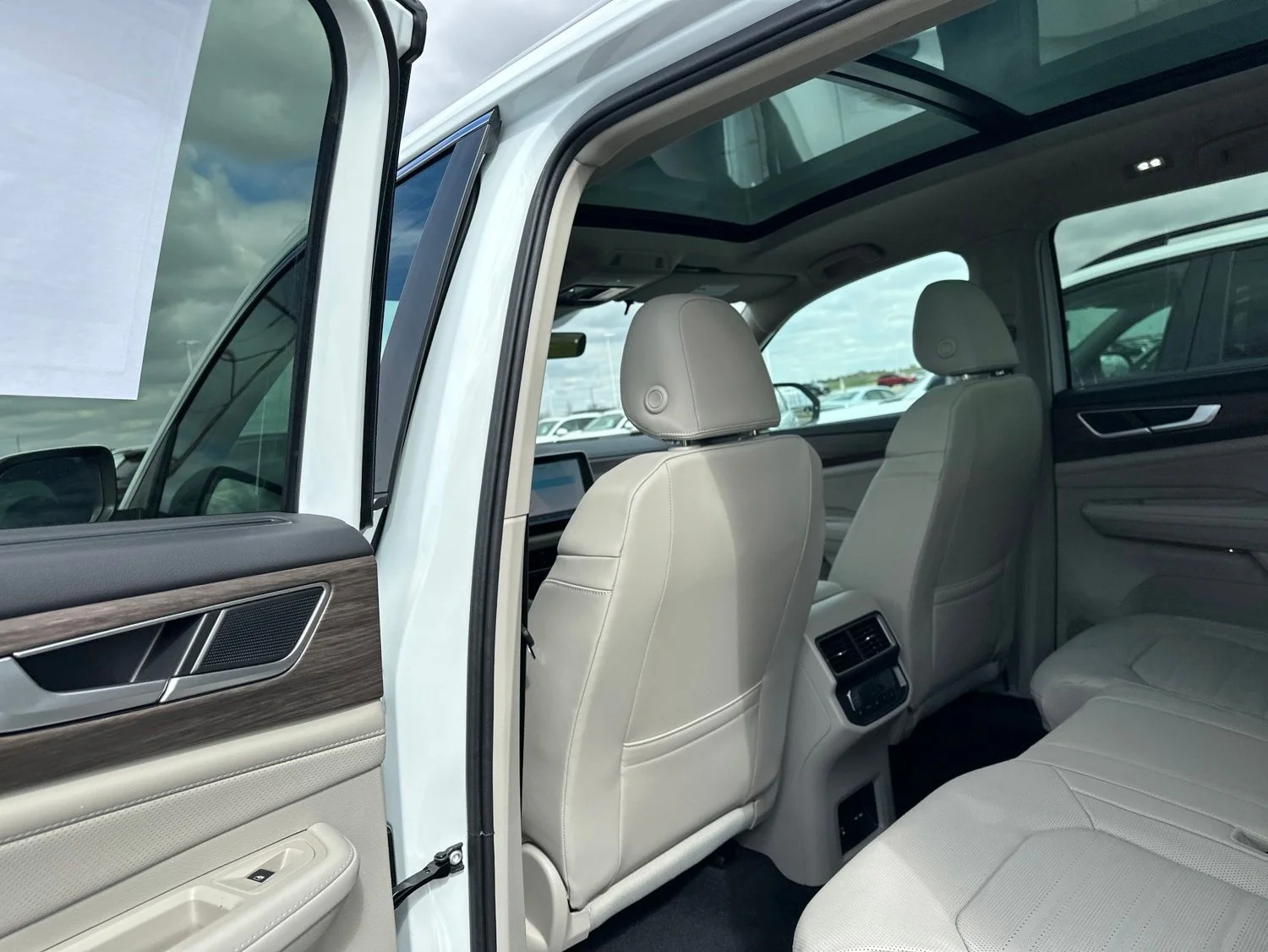 New 2026 White/off-white Volkswagen 2.0T SEL image 20