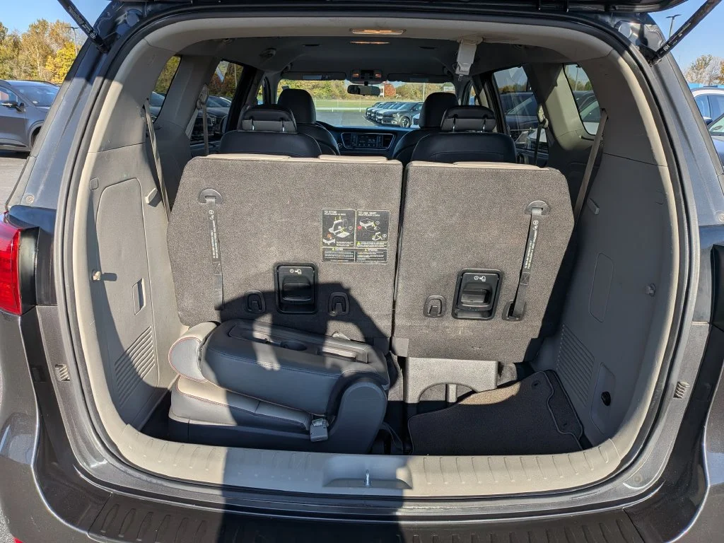 Used 2018 Platinum Graphite Kia LX image 21