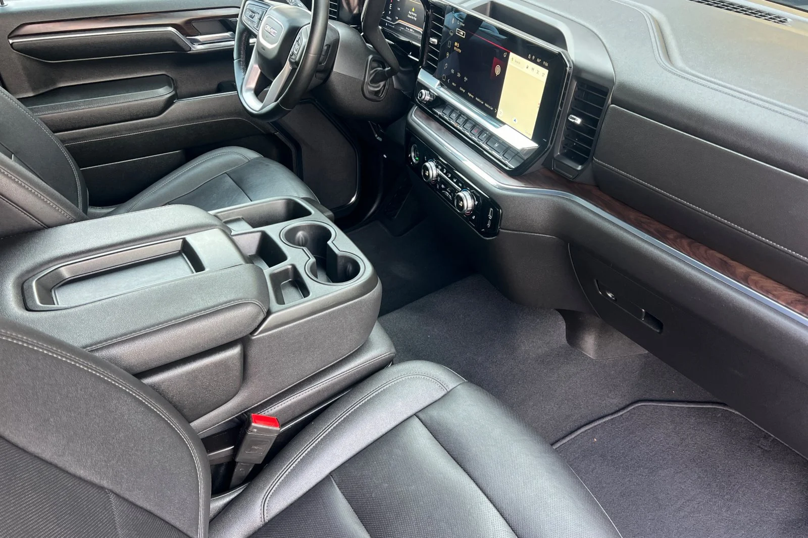 Used 2024 Downpour Metallic GMC SLT image 15