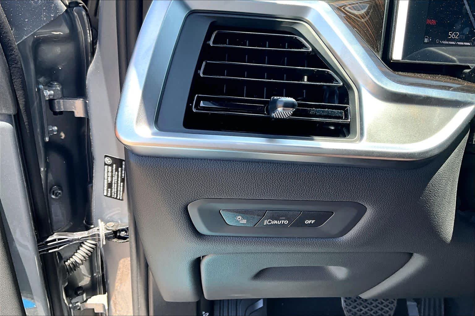 New 2026 Skyscraper Grey Metallic BMW xDrive40i image 18