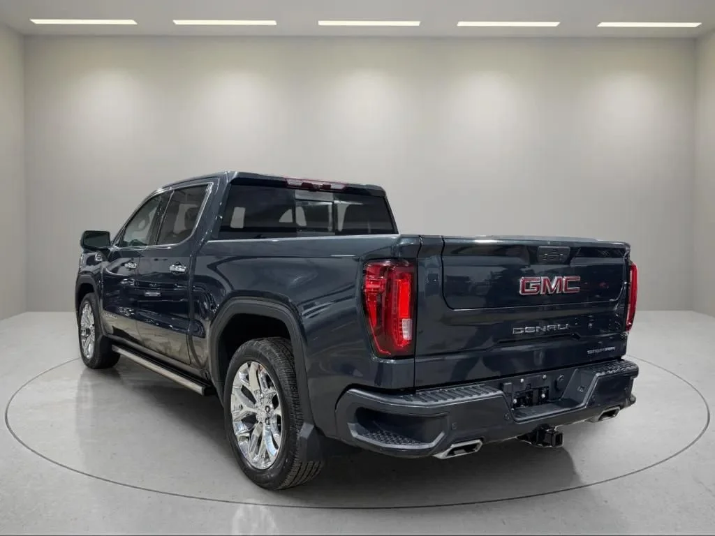 Used 2021 Green GMC Denali image 3