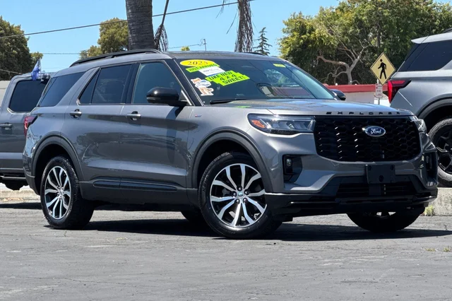 2025 Ford Explorer ST-Line