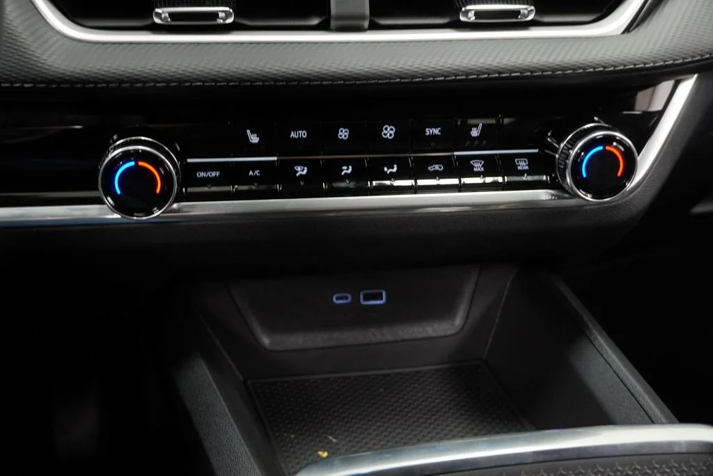 New 2027 Mosaic Black Metallic Chevrolet LT image 18