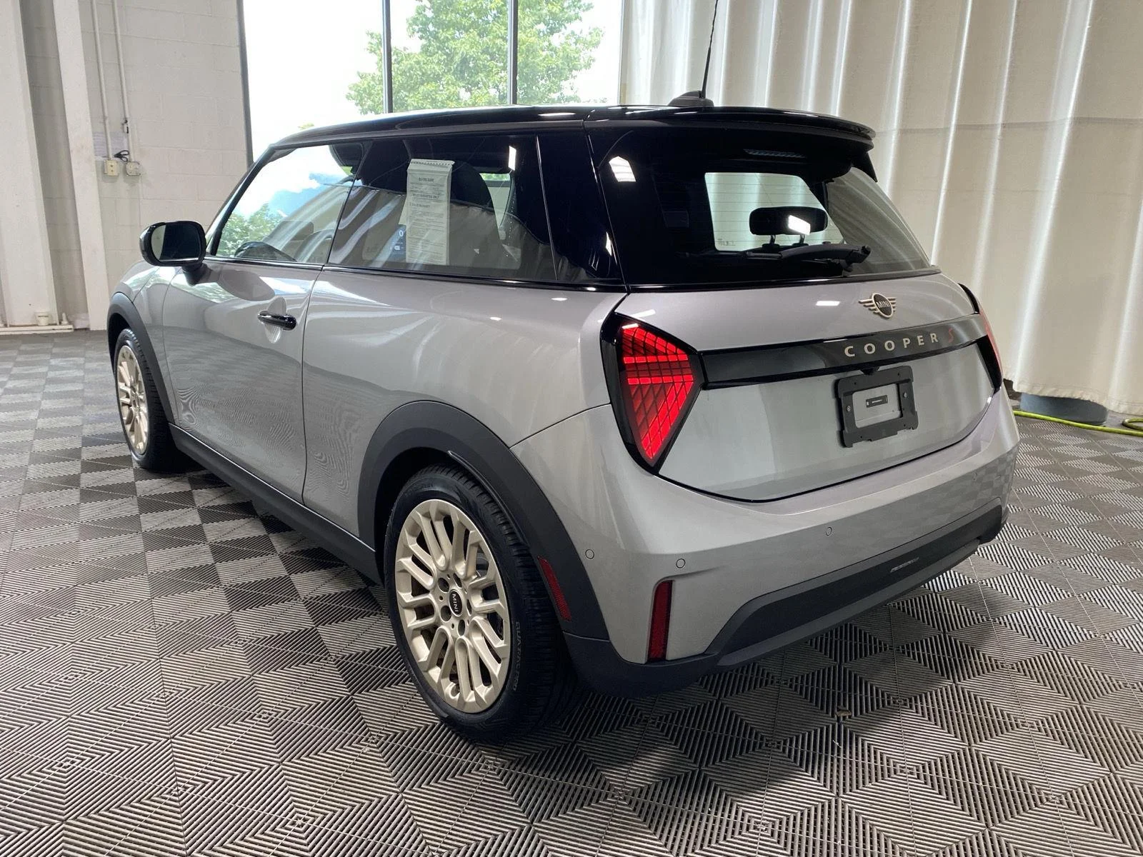 Used 2025 Melting Silver III Metallic MINI Cooper S image 10