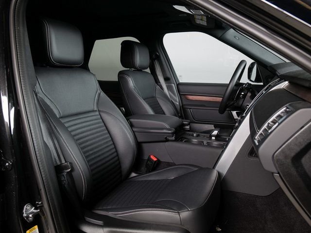 Certified Used 2025 Santorini Black Metallic Land Rover Dynamic SE image 3