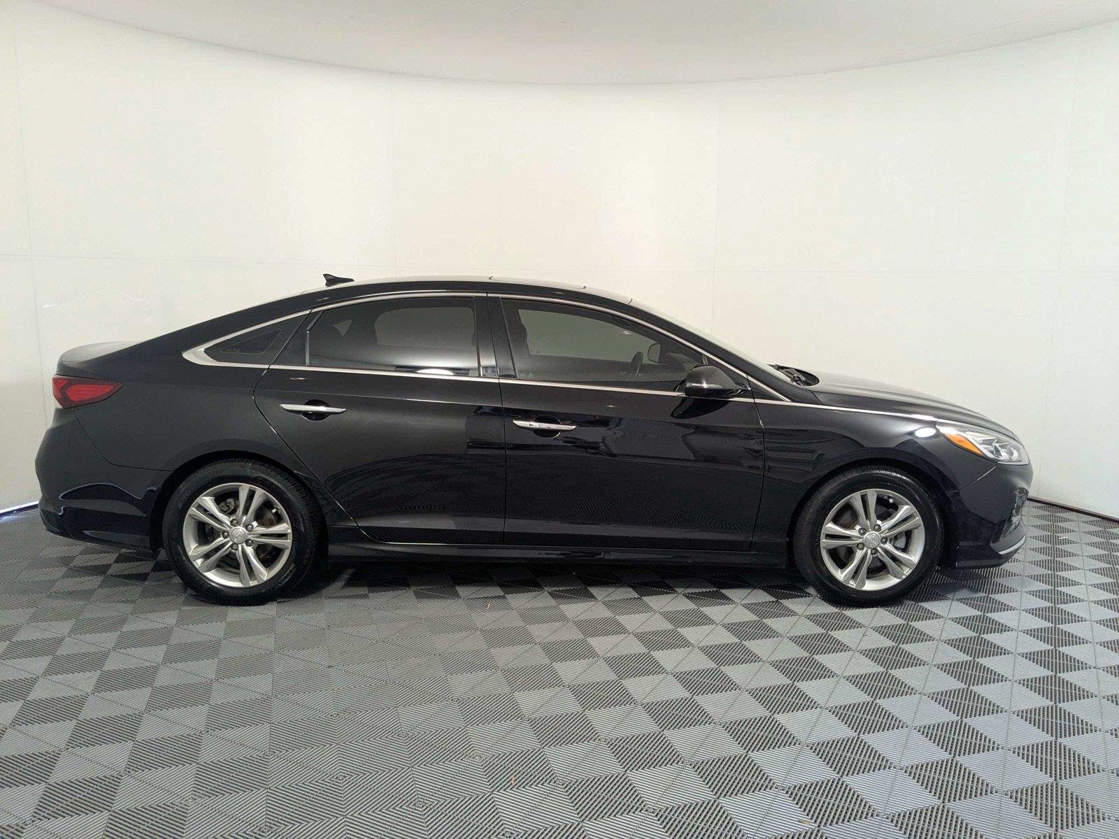 Used 2018 Phantom Black Hyundai Limited image 4
