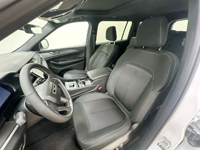 New 2026 Bright White Clear-Coat Exterior Paint Jeep Laredo X image 21