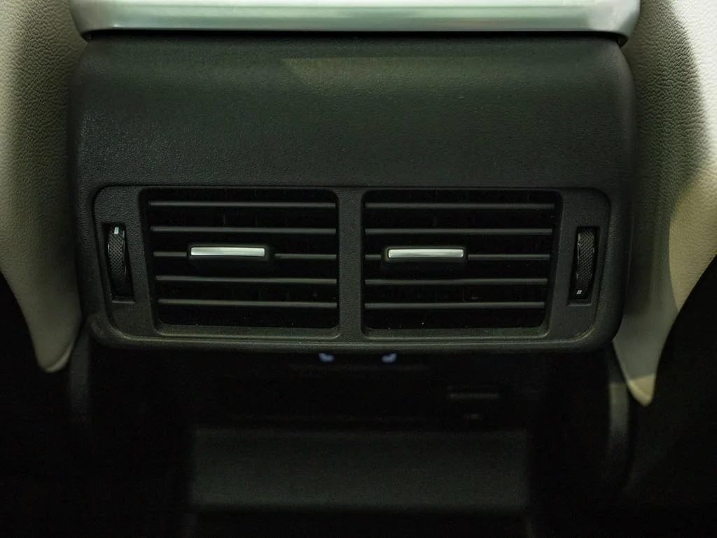 Used 2023 Fuji White Land Rover R-Dynamic S MHEV image 41