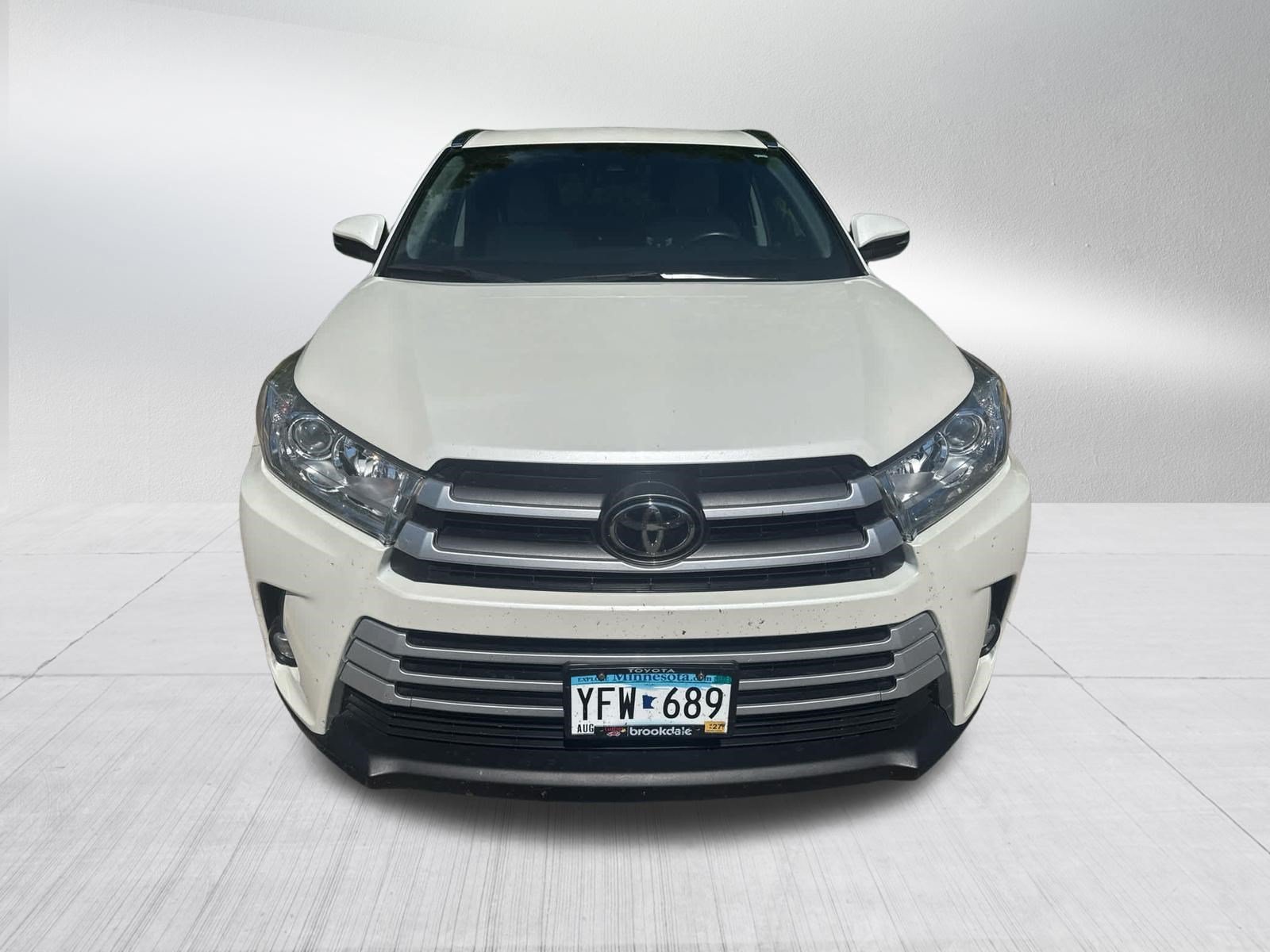 Certified Used 2019 Blizzard Pearl Toyota XLE image 2
