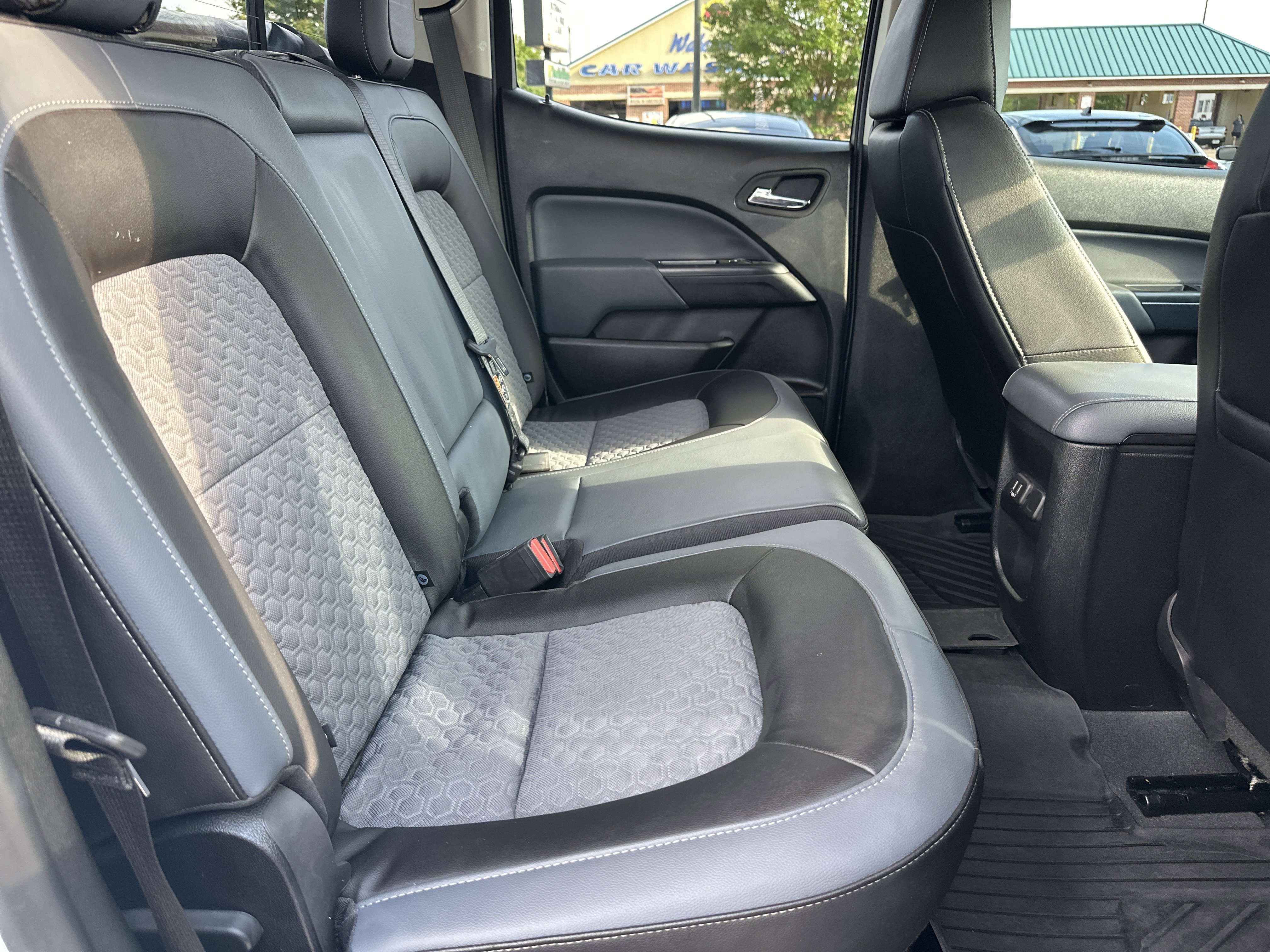 Used 2022 Summit White Chevrolet Z71 image 17