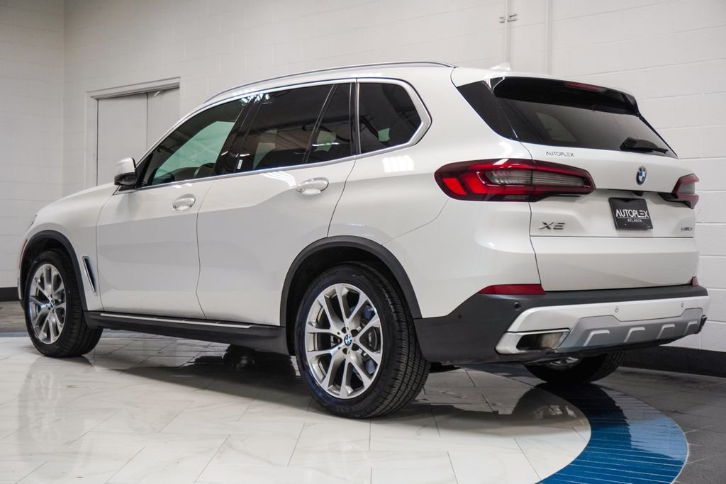 Used 2023 White BMW sDrive40i image 33