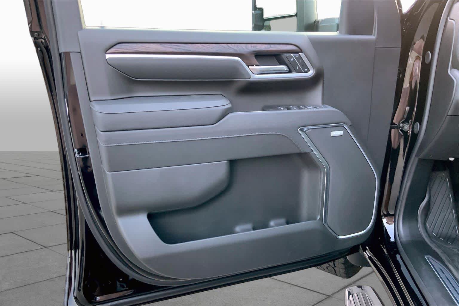 New 2026 Onyx Black GMC SLT image 10